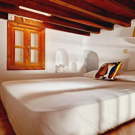 Bright & Relaxing Loft With Attic Room In The Heart Of Mykonos City Mykonos Town 部屋 写真